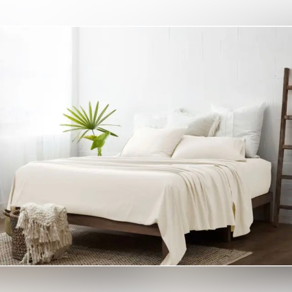 Casual Comfort Ultra Soft Premium 4-Piece Bed Sheet Set Queen-MSRP $99 - Picture 2 of 4
